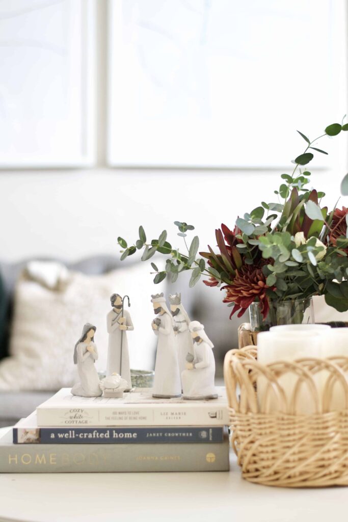 Simple nativity set. Classic Christmas Decor