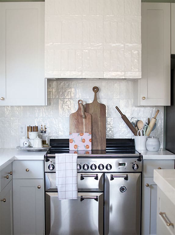 tiled vent hood in kitchen with subway tile 